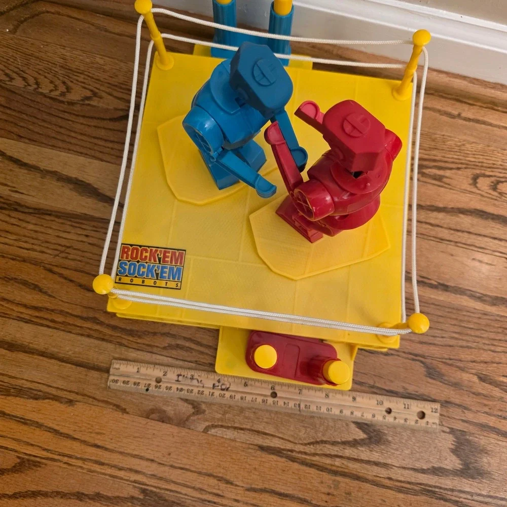 Mattel Rock Em Sock Em Robots Tabletop Boxing Game Red Rocker Blue Bomber Ring